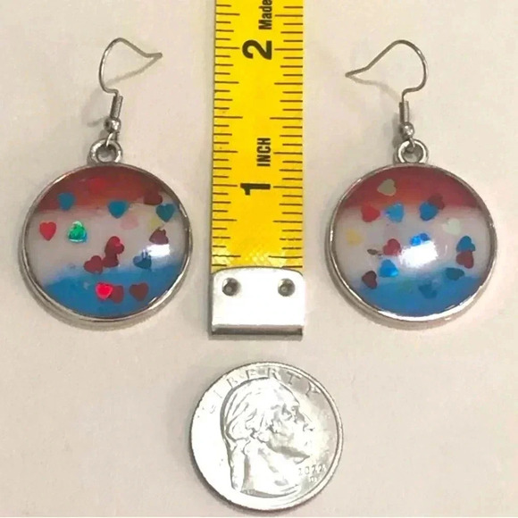 Handmade Resin Hearts and Stripes Independence Day 4th of July Earrings New - Picture 2 of 2